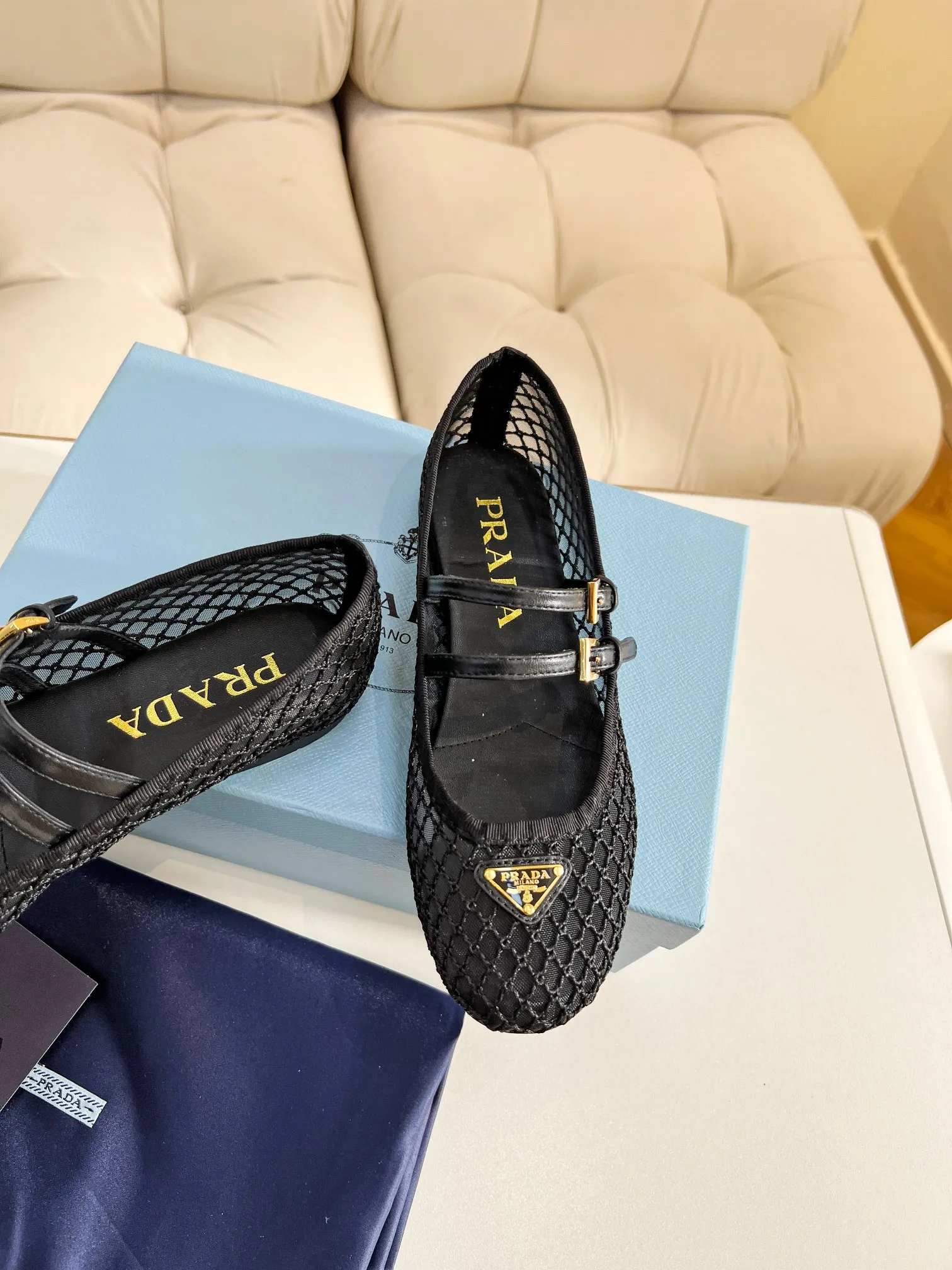 👟👟Ex-factory price 520👟👟 PRADA💝💝25ss💯💯💯New British style dancing shoes Small leather loafers - retro fashion classic items New products created at the first major show of Paris Fashion Week Inspirations are cleverly combined by the D chief designer on the perfect shoe shape. Matched with brand buckles, it is more fashionable. Upper: imported rhombus lining: cowhide lining sole: original [Fireworks][Fireworks] 1:1 molded foam sole Size: 35-41 yards